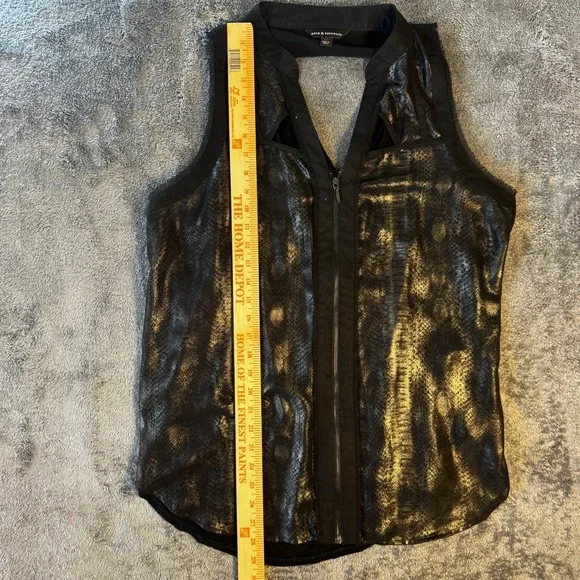 Rock & Republic Women XL Black Gold Metallic Snakeskin Zip Front Cutout Tank Top - Picture 5 of 6
